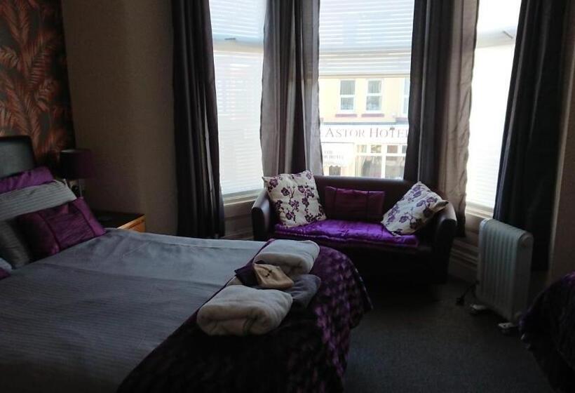 スタンダードトリプルルーム, Ash Lea