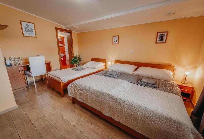 Quarto Triplo Estandar, City Penzion