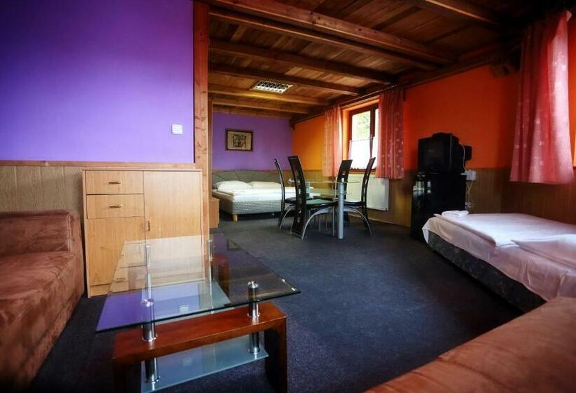 수피리어 트리플 룸, Penzion šatovské Lípy