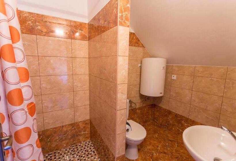 패밀리 스튜디오, Penzion šatovské Lípy