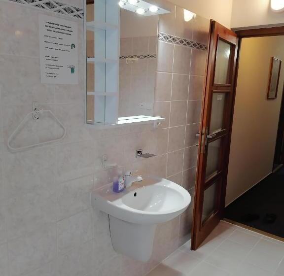 标准三人间, Penzion Stella