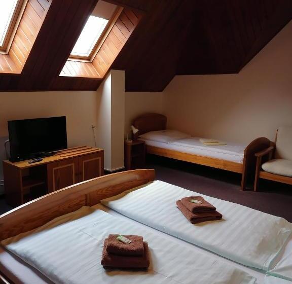 标准三人间, Penzion Stella