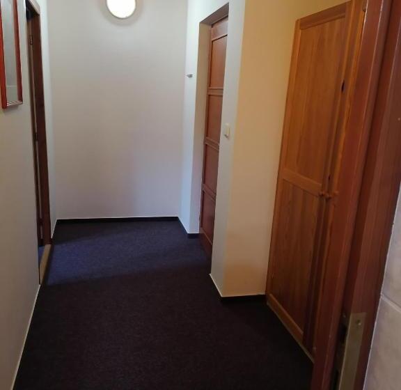 标准三人间, Penzion Stella