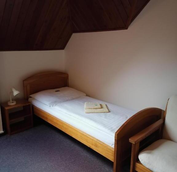 标准三人间, Penzion Stella