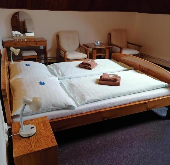 标准三人间, Penzion Stella