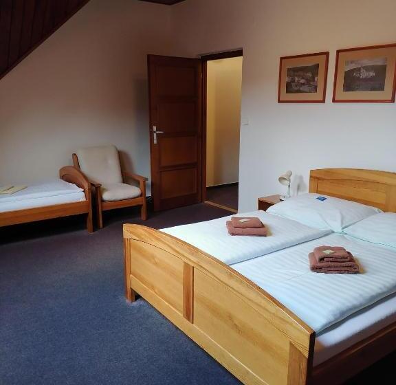 标准三人间, Penzion Stella