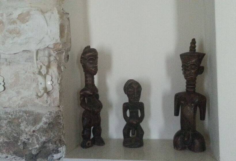 Economy Kamer, Shulamit Yard