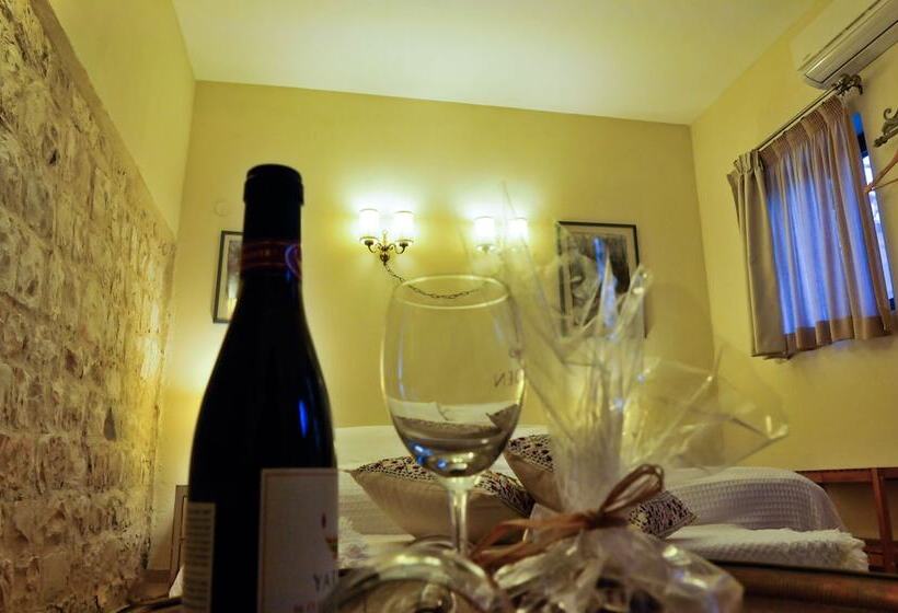 Economy Kamer, Shulamit Yard