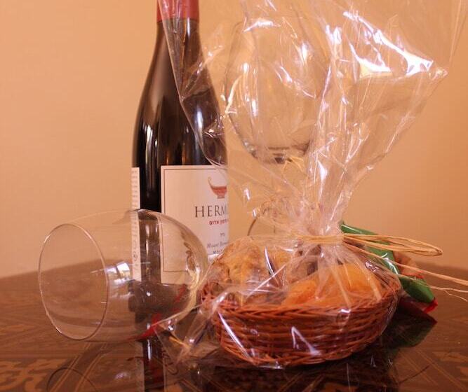 Economy Kamer, Shulamit Yard