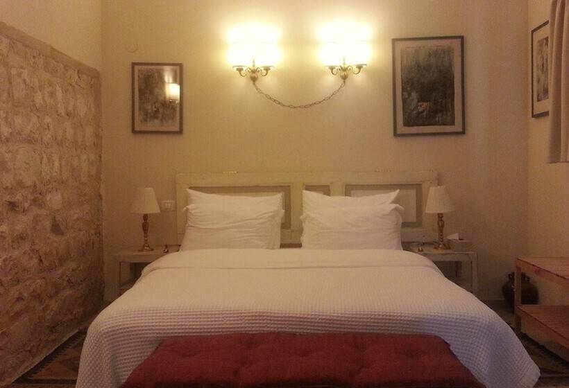 Economy Kamer, Shulamit Yard