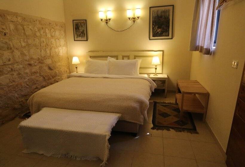 Economy Kamer, Shulamit Yard