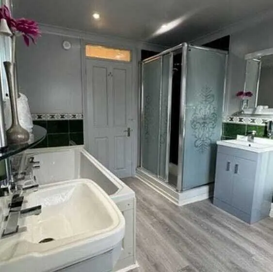 ファミリールーム, The Railway Sleeper Lodge