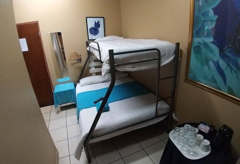 חדר משפחתי, The Ultimate Lodge