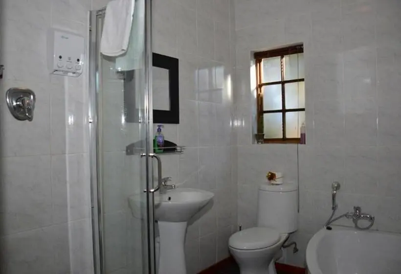 Standard Kolmen Hengen Huone, Two Bells Guest House