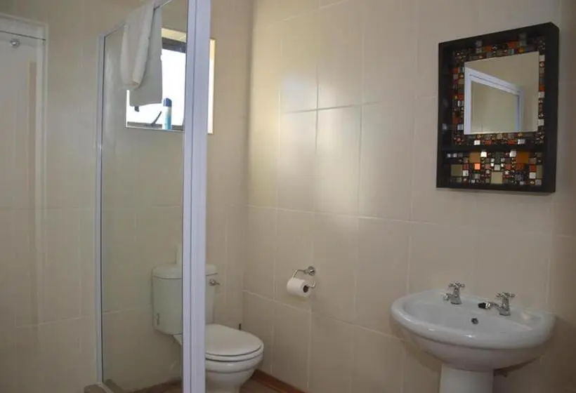 Standard Kolmen Hengen Huone, Two Bells Guest House