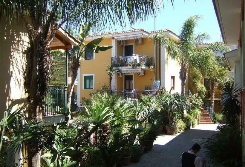 带1个卧室的带阳台的公寓, Aparthotel Pompeo