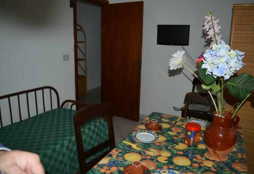 带1个卧室的带阳台的公寓, Aparthotel Pompeo