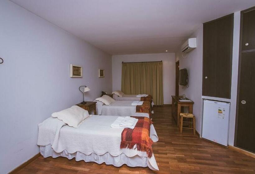 غرفة قياسية ثلاثية, Río Arriba Suites & Apartments & Restó