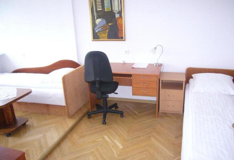 آپارتمان 1 خوابه, Family