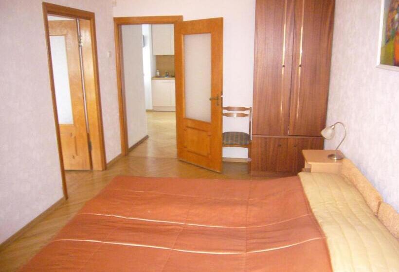 آپارتمان 1 خوابه, Family