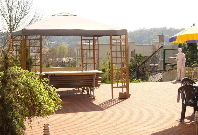 آپارتمان 1 خوابه, Family