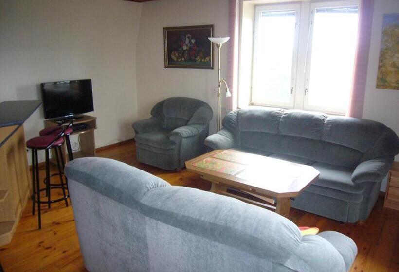 آپارتمان 2 خوابه, Family