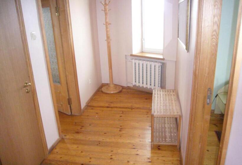 آپارتمان 2 خوابه, Family