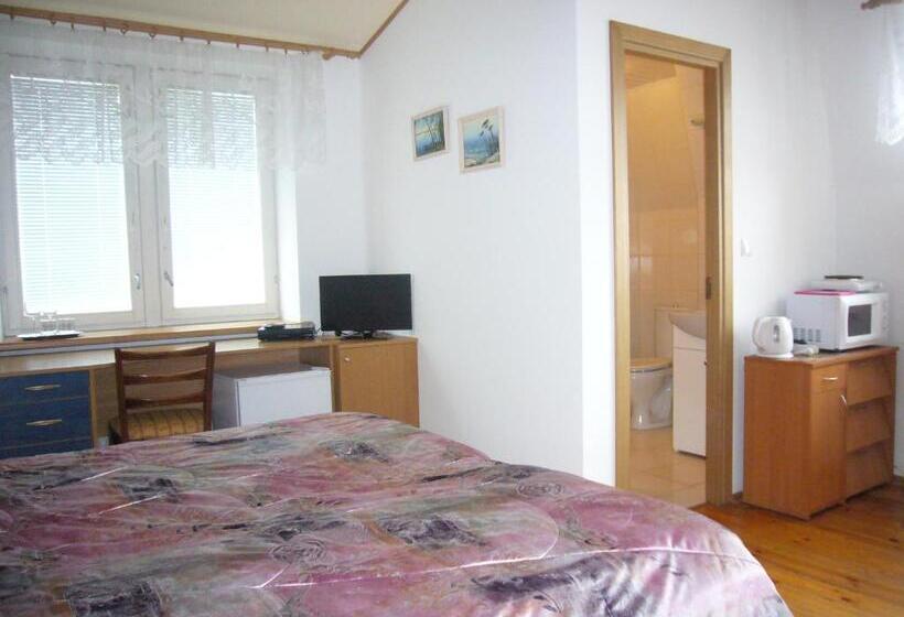 استودیوی استاندارد, Family