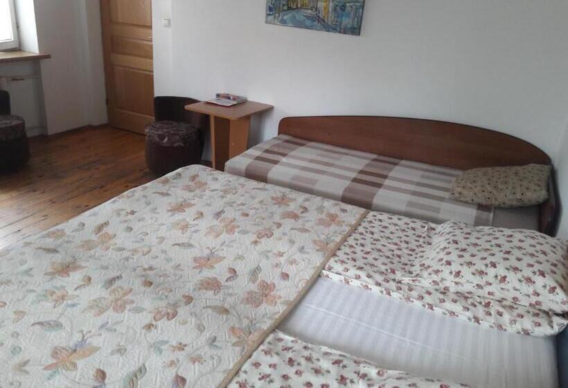 استودیوی استاندارد, Family