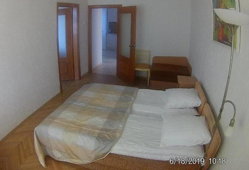 آپارتمان 1 خوابه, Family