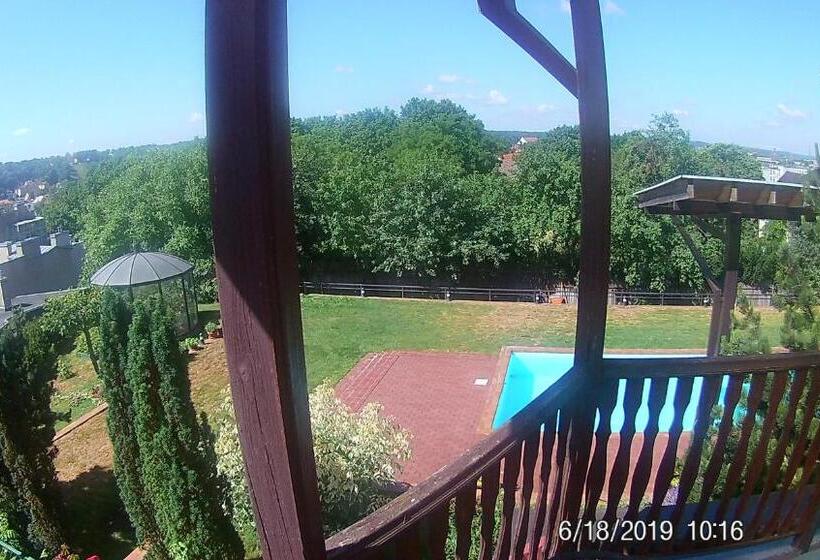 آپارتمان 1 خوابه, Family