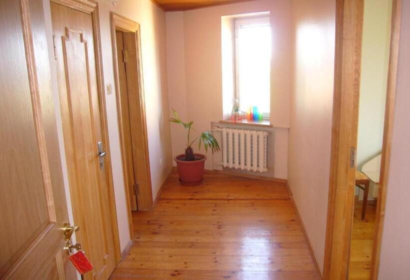 آپارتمان 2 خوابه, Family