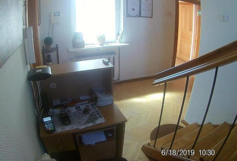 استودیوی استاندارد, Family