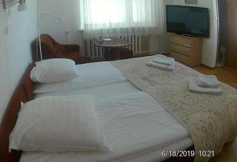 استودیوی استاندارد, Family