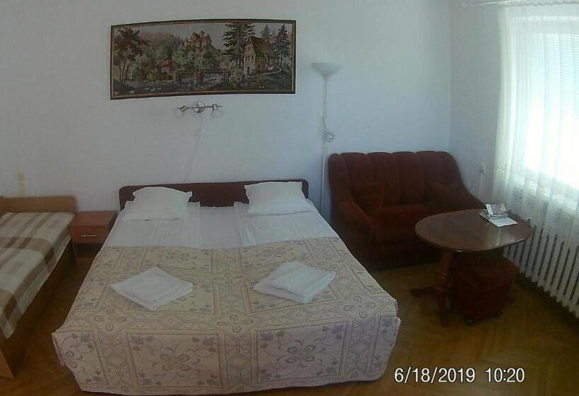 استودیوی استاندارد, Family