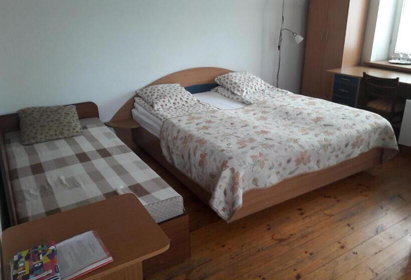 استودیوی استاندارد, Family