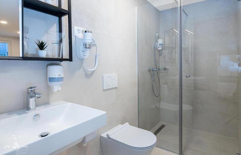 استودیوی استاندارد, Apartments And Rooms Bernik