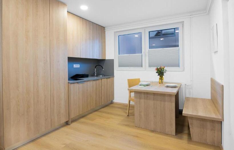 استودیوی استاندارد, Apartments And Rooms Bernik