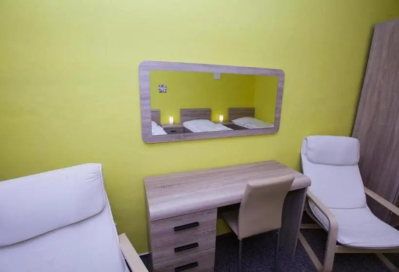 Standard Kolmen Hengen Huone, Penzion Starr