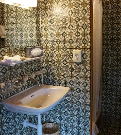 이코노미 룸 공용욕실, Wildhorn