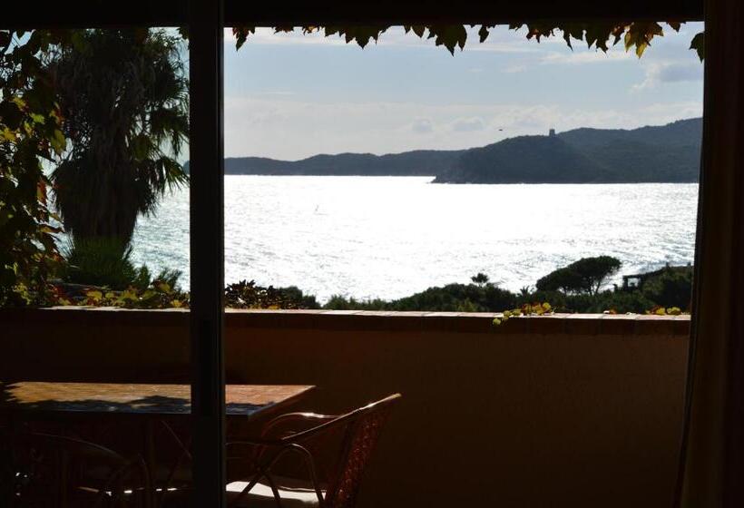 استودیوی استاندارد, Residence Fenicia