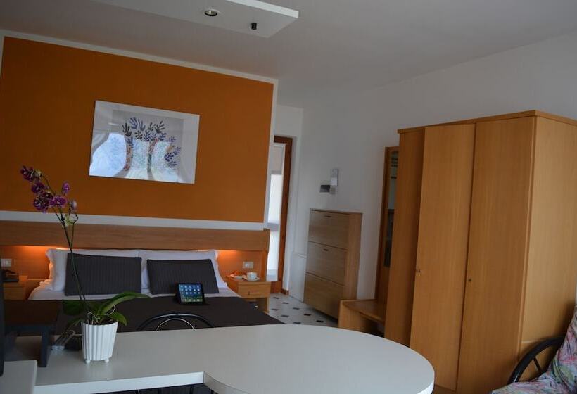 Standard studio with lake view, Residence San Vito