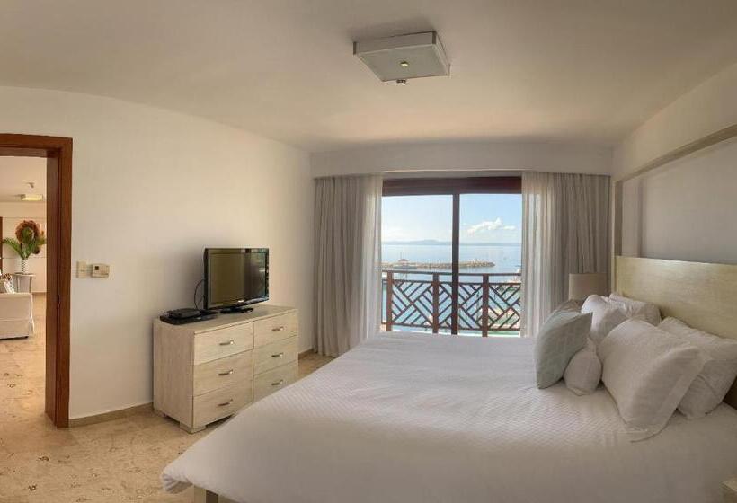 اتاق لوکس چهار تخته, The Bannister Hotel & Yacht Club By Mint