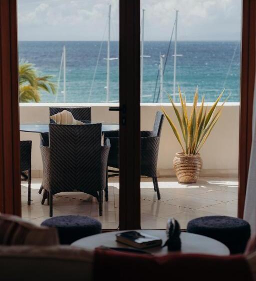 اتاق لوکس چهار تخته, The Bannister Hotel & Yacht Club By Mint