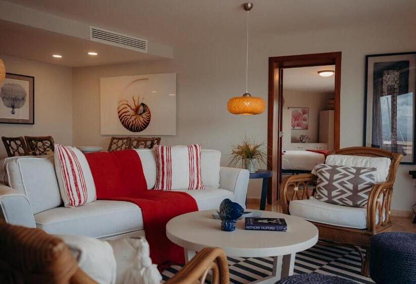 اتاق لوکس چهار تخته, The Bannister Hotel & Yacht Club By Mint