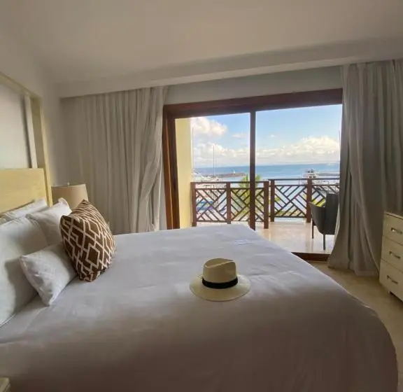 اتاق لوکس چهار تخته, The Bannister Hotel & Yacht Club By Mint