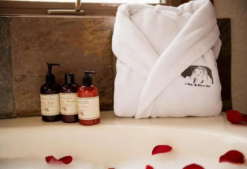 اتاق استاندارد با تخت بزرگ, A Bear And Bison Country Inn