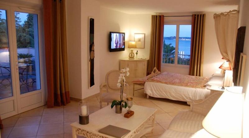 Полулюкс Вид на Море, Hôtel Villa Les Rosiers