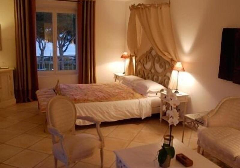 جناح جونيور مطلّ علي البحر, Hôtel Villa Les Rosiers