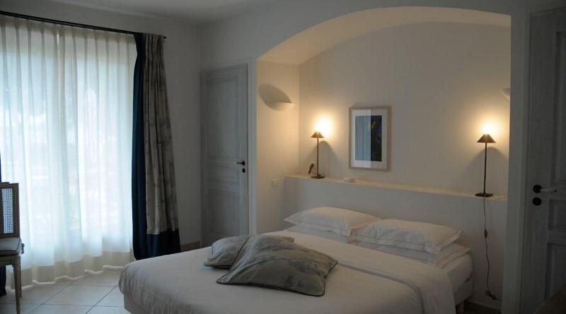 غرفة سوبيريور مطلّة علي البحر, Hôtel Villa Les Rosiers